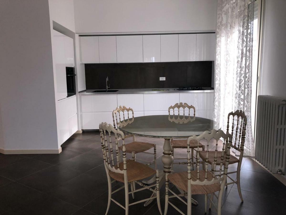 Casa Savoia Apartment Десенцано дел Гарда Екстериор снимка